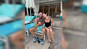 «Милейший»: Беременная Ида Галич дала потрогать живот Конору Макгрегору в Дубае