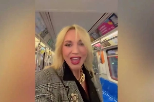 Уехавшая в США Кристина Орбакайте начала петь в метро