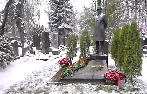 Члены ЛДПР почтили память Владимира Жириновского в третью годовщину его смерти