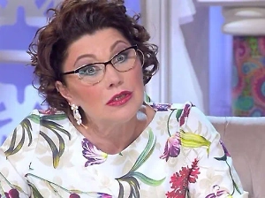 Да, Лепс весьма статусный мужчина, он умеет производить впечатление, он хорош собой. Его мотивация мне ясна — он хочет быть рядом с молодой. Не могу понять намерения девушки. Если это брак по расчёту, то это одна история, но очевидно, что их вряд ли объединила неземная любовь. С другой стороны, этой девушке может льстить внимание такого ловеласа. Для неё это хороший опыт познания мужчин сквозь призму отношений с Лепсом. Это хорошая школа жизни. 