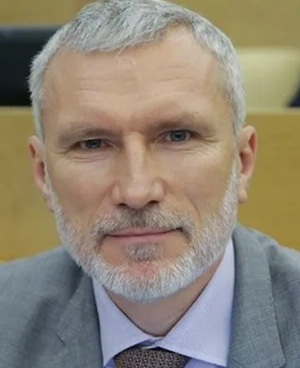 Украинец — это становится диагнозом. Злобный, ограниченный, люто ненавидящий русских и всех остальных неукраинцев, с явными отклонениями в сторону крайней жестокости. Жаль, что этот психотип добрался и до спорта, который вообще должен быть вне политики. Там радуются победам коллег Индия и Пакистан; и даже бывает, что Китай и Тайвань обнимаются на одном пьедестале, но украинцам такое чувство неведомо.