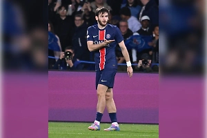 Кварацхелия помог ПСЖ обыграть «Астон Виллу» в первом матче 1/4 финала ЛЧ