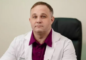 Тюрьма — это не санаторий, не курорт. Странно было бы, если бы он вышел оттуда цветущим от здоровья. Выглядит он действительно как тяжелобольной человек. У него хроническая обструктивная болезнь лёгких, это само по себе тяжёлое инвалидизирующее заболевание, и куча других болезней, связанных с его образом жизни... Желаем ему здоровья.