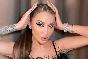 «Жена подполковника» из Новогиреево терроризирует соседей песнями Анны Асти по ночам