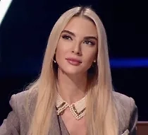 В большинстве стран 15 лет — это рубеж, за которым подростки ещё не достигли согласия. Употребление слова «женщина» может подрывать важные правовые защиты, предназначенные для охраны молодёжи от эксплуатации и злоупотреблений. Подростки находятся на этапе поиска себя и своего места в обществе. Правильная терминология помогает им сформировать ощущение идентичности, свободное от давлений и ожиданий, связанных с взрослыми ролями. Таким образом, акцент на различии между «девочками» и «женщинами» важен не только с точки зрения психологии, но и с точки зрения защиты и поддержки молодёжи в их сложном пути к взрослой жизни.