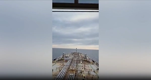 Моряки танкера JAGUAR сняли из рубки видео с попыткой захвата судна ВМС Эстонии