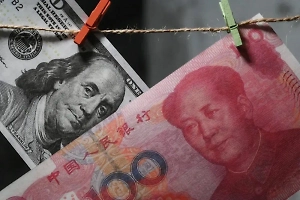 Российским туристам предложили замену старых долларовых банкнот за границей