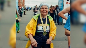 «Шанс всегда есть»: 91-летняя бегунья из Подмосковья раскрыла свой секрет тренировок