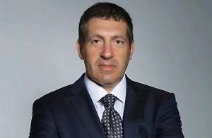 Имелось несколько причин, по которым квартира Софии Ротару считалась неликвидной. Это изначально завышенная цена, устаревший интерьер и неопределённость, связанная с личностью владелицы недвижимости. В прессе в разное время была опубликована информация о том, что певица оказывала материальную помощь ВСУ. И этот фактор в первую очередь отбивал интерес россиян к сделке.