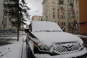 Москвичам посоветовали отказаться от поездок на летней резине