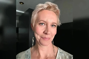 «Сама вышивала»: Лазарева* надела рубашку с украинским узором