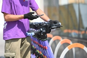 Россиян предупредили о выросших штрафах за езду на электросамокатах