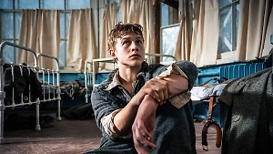 «Группа крови» 2025: фильм, от которого стынет кровь в жилах, — откровенный рассказ о детском лагере смерти
