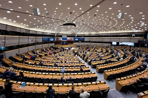 Европарламент устроил проверку в отношении депутатов, прибывших на День Победы в Москву