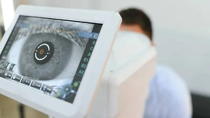 Офтальмолог рассказал, могут ли частые приступы головной боли испортить зрение 