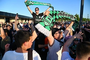 Салют, флаги и гул машин: Фанаты «Краснодара» празднуют первое в истории чемпионство