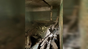 В общежитии Орска обрушился пол в душевой