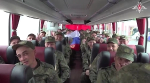 «Спасибо Родине и президенту!»: Появилось видео с бойцами ВС РФ, вернувшимися из плена