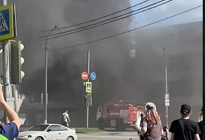 Паника, дым и скорые: Появилось видео первых минут после начала пожара в ТЦ в Королёве