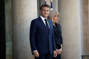«Заткнуть рот»: Профайлер «прочитал» эмоции Макрона и его жены после пощёчины