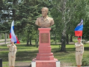 «Живая память»: Полпред Жога открыл в Донбассе памятник погибшему на СВО сыну 