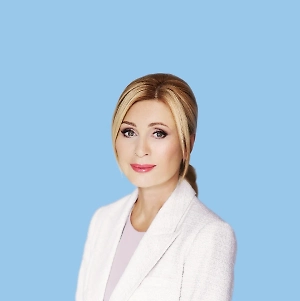 Конечно, пусть понижают налоги для пар, кто давно в браке. Если люди живут в крепкой семье, то традиции, возможно, тоже должны быть хоть как-то отмечены, привилегированы. Я живу, например, уже 40 лет в счастливом браке.