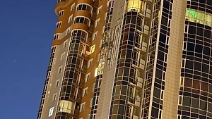 Плотная штора спасла жильцов от обломков БПЛА на юго-западе Москвы