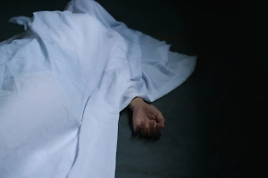 В Москве наркоман решил проучить подругу, обрив налысо, и случайно задушил. Приговор суда вас удивит