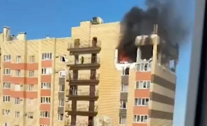 Пожар вспыхнул в многоэтажке в Ставрополе после взрыва, эпицентр оказался под крышей