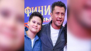 Агата Муцениеце согласилась отдать Прилучному сына Тимофея