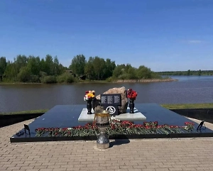 Триумф и память: Кубок Гагарина привезли к мемориалу погибшей команды «Локомотива»