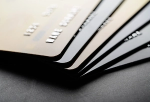 Обворуют и сделают соучастником: Новая схема мошенников с банковскими картами шокирует цинизмом