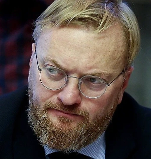 Тем, кто забрал икону у школьницы, следовало бы извиниться и отдать её, раз они дикари такие. Это не является посторонним предметом. Может, им ещё и крестики надо снимать было бы? Если они не христиане, то это их личные проблемы. Это не значит, что у человека должны быть только трусы и майка.