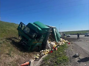 Грузовик насмерть сбил трёх дорожных рабочих в Ростовской области