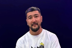 «Лучше лёд приложу»: Российский боец MMA пожаловался на американскую медицину