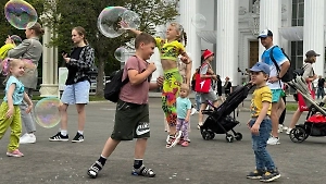 В Москве на ВДНХ открылся Фестиваль детства и юности «Движения первых»