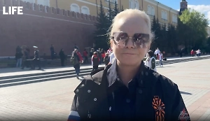«Не могла сдержать слёз»: Долина посетила акцию «Огонь памяти» в Москве