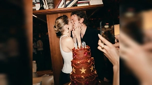 30-летие с любимым: Джиджи Хадид опубликовала фото поцелуя с Брэдли Купером