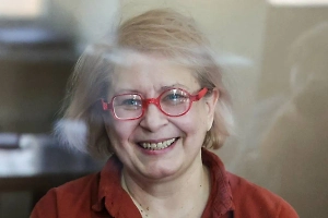 Объявленная в розыск кинокритик Барабаш* тайно бежала из России в Париж