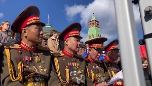 Военные КНДР присутствуют на трибунах Парада Победы на Красной площади