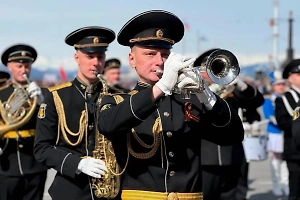 Парады на Дальнем Востоке открыли начало празднования 80-летия Победы в России