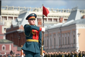 Политолог Марков объяснил, почему Зеленский не смог сорвать парад 9 мая в Москве