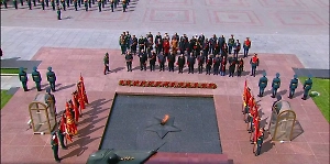 Путин и мировые лидеры возложили венки к Могиле Неизвестного Солдата