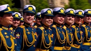 Командир женского парадного батальона рассказала Life.ru об особой традиции своего подразделения