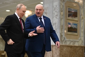 «Нарисуй тут Кремль»: Лукашенко выбрал вкусный подарок для Путина