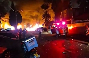 Зарево и густой дым: Появилось видео пожаров в Израиле после мощной атаки Ирана