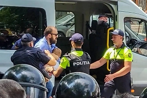 В Госдуме объяснили, зачем Санду устроила ЛГБТ*-парад и приказала задерживать его противников