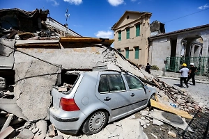 Житель Турции рассказал о массовой панике во время мощного землетрясения
