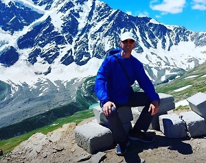 Тело искали два дня: Легкоатлет сорвался в ущелье в Домбае во время «адского» трейл-забега