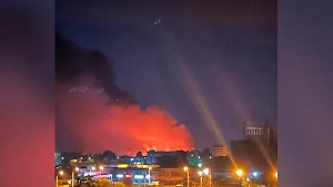 Взрывы и пожары охватили Киев после атаки РФ по военным объектам Украины